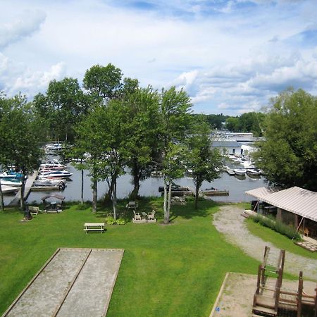 Location Tourisme Estrie - Oberge Du Village Magog Zewnętrze zdjęcie